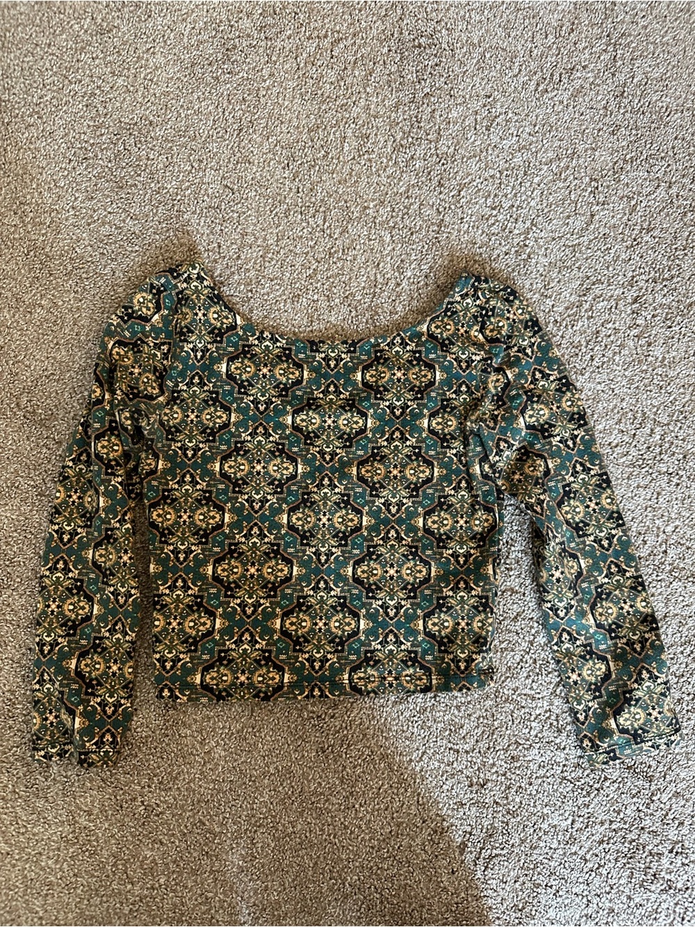 Forever 21 Green Patterned Long-Sleeve Crop Top